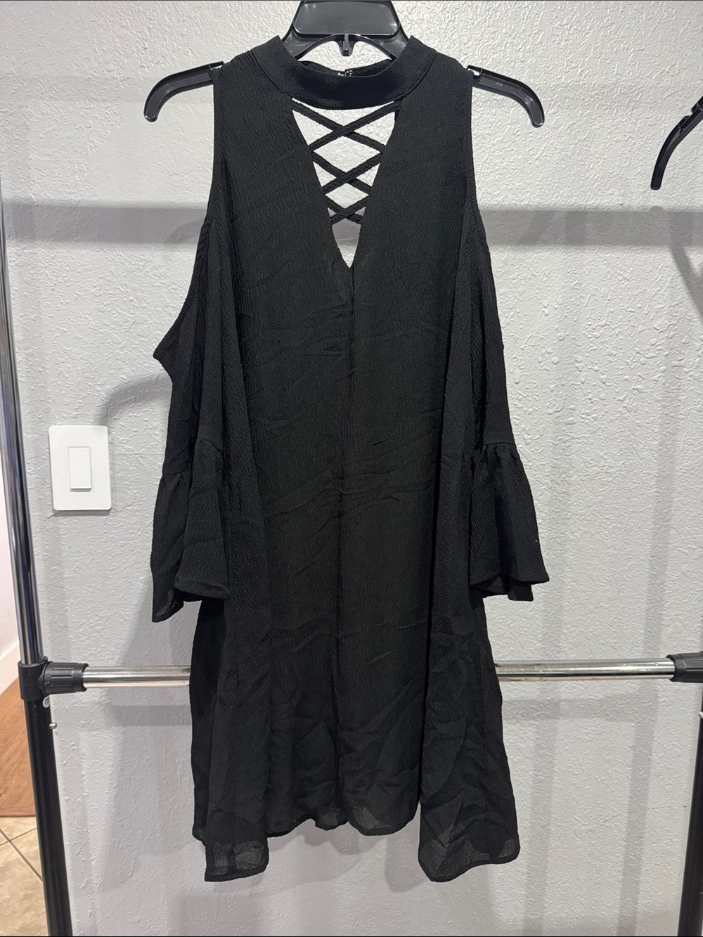 entro Black Cold-Shoulder Crisscross V-Neck Tunic